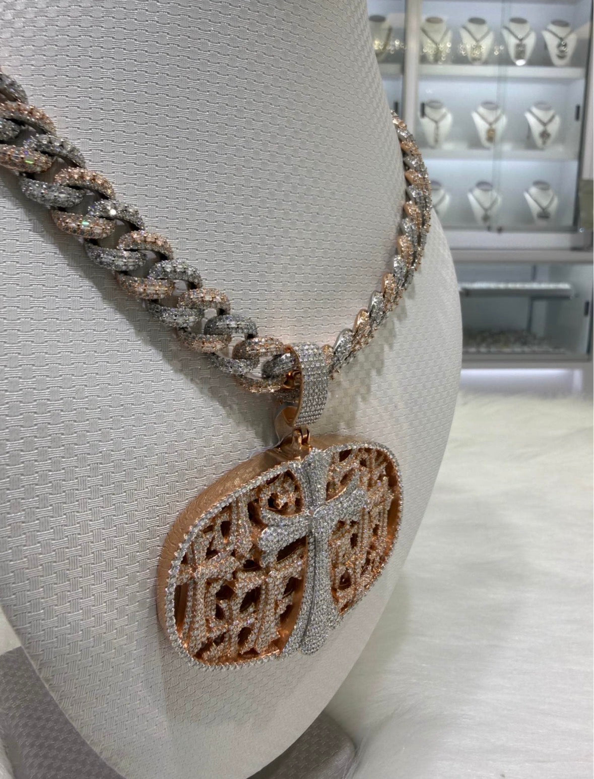 VVS-1 Custom Moisssanite Chain & Pendant
